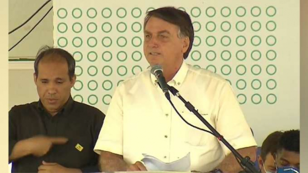 “Não vai faltar energia do leite condensado pra gente”, brinca Bolsonaro em discurso em Cascavel: “Eu sou imbrochável”