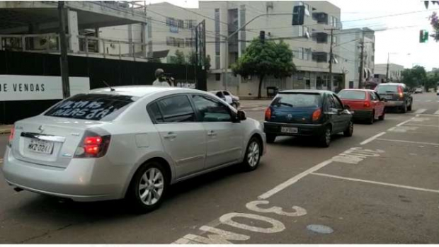 Pais de alunos fazem carreata em Toledo para pedir retorno presencial nas escolas