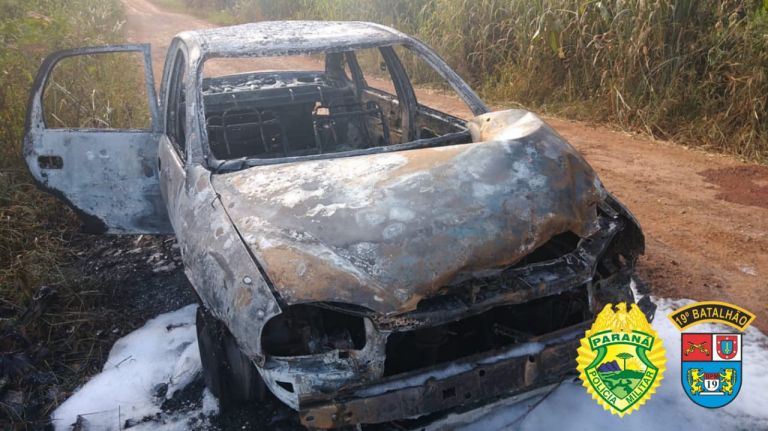 Incêndio consome veículo no interior de Marechal Rondon