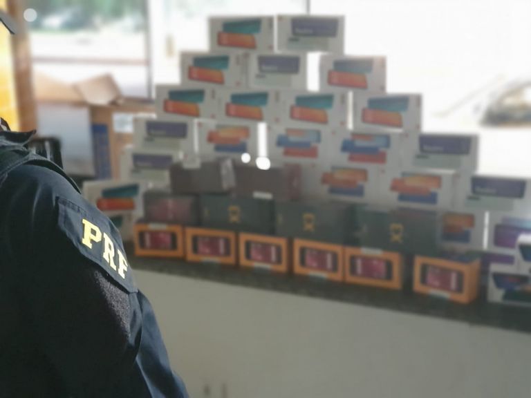 PRF retém em torno de 50 celulares em Guaíra