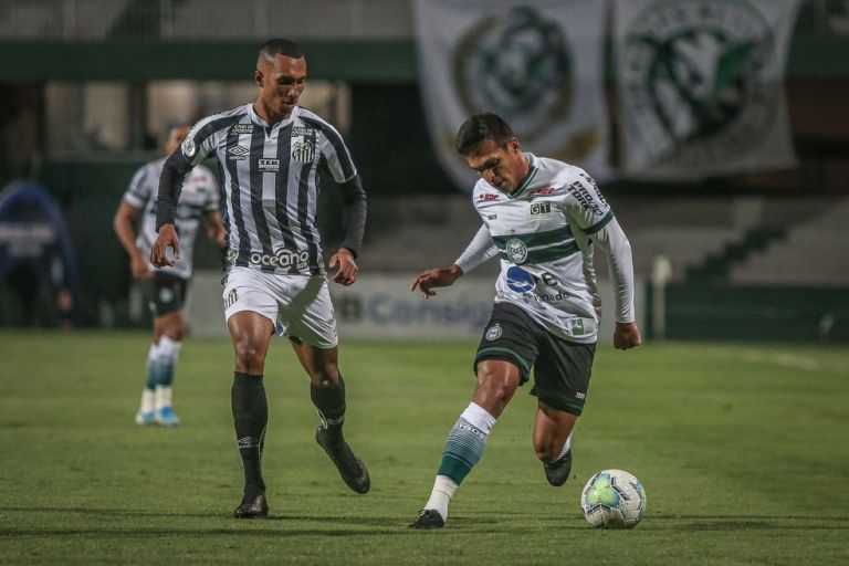 Coritiba usa time remendado contra o Santos para evitar ou adiar queda