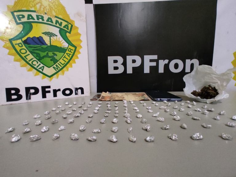 BPFron apreende mais de 100 pedras de crack, maconha e prende suspeitos em Guaíra