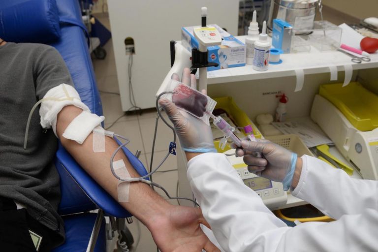 Pessoas vacinadas contra a Covid podem doar sangue, esclarece Hemepar