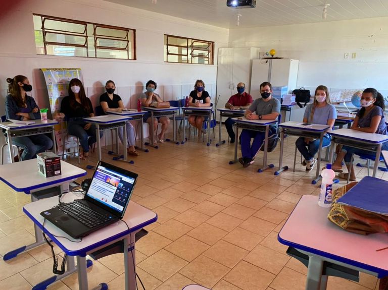 Administração municipal oferta formação aos professores de Santa Helena