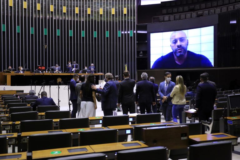 Caso Daniel Silveira: veja como votaram os deputados da região