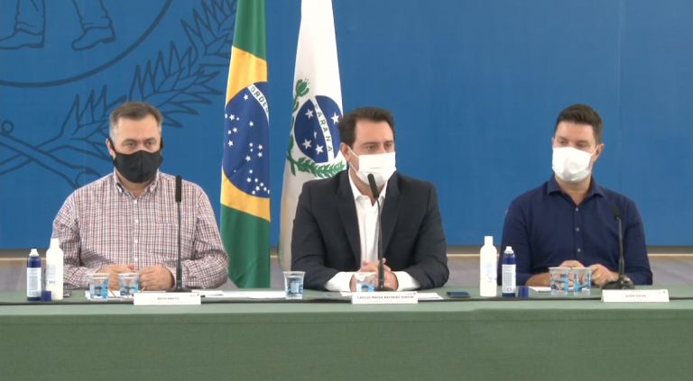 Paraná fecha serviços não essenciais, suspende aulas presenciais e amplia toque de recolher por oito dias