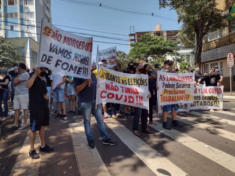 Profissionais do setor de eventos e gastronomia se manifestam contra novo decreto em Foz do Iguaçu