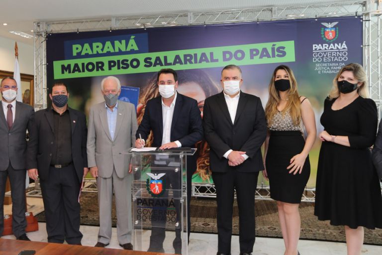 Governador ratifica novo salário mínimo regional do Paraná, o maior do país