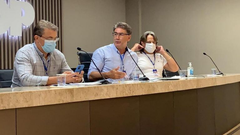 Em votação apertada, prefeitos da Amop decidem seguir decreto estadual