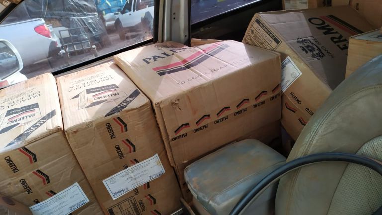 PRF apreende carro com cerca de mil pacotes de cigarros na BR-272