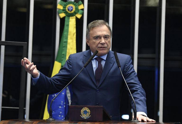 “Não podemos ficar passivos diante das vidas que se perdem. Existe algo mais grave para registrar uma CPI?”, questiona Alvaro Dias