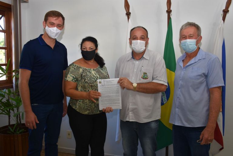 Prefeito protocola projeto de lei de intenções para aquisição de vacinas contra Covid-19 na Câmara de Vereadores