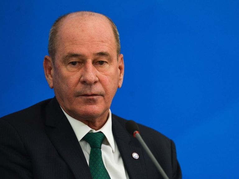 Ministro da Defesa, Fernando Azevedo e Silva, deixa o cargo