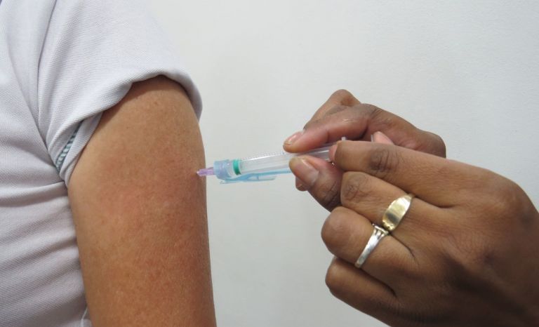 Estudo aponta eficácia de uma dose da vacina em quem já teve Covid-19