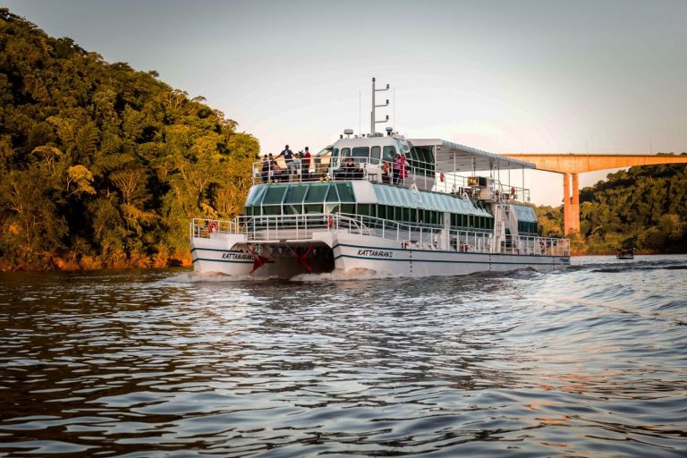 Passeio de barco Kattamaram II está em promoção durante a Semana Santa