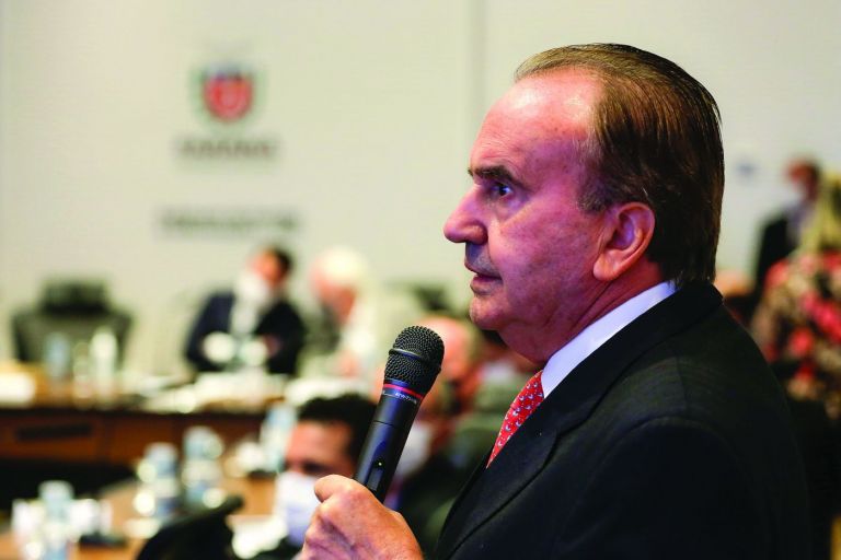 Lar anuncia redução imediata de 10% no alojamento de pintinhos