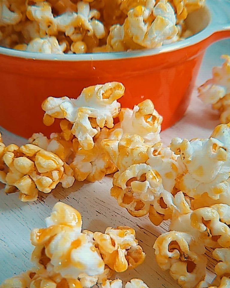 Pipoca com páprica doce e pipoca doce com calda de laranja