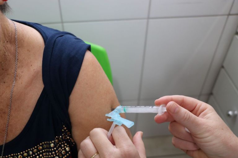 Oportunidade de vacinação para idosos acima de 60 anos que não foram vacinados será amanhã em Nova Santa Rosa