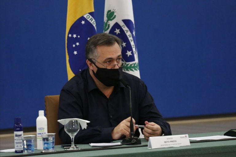 Paraná corre risco de desabastecimento de remédios para intubação, alerta Sesa