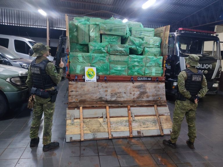 BPFron apreende caminhão com cigarros contrabandeados durante Operação Hórus