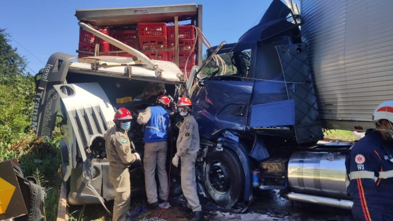 Grave acidente envolve carreta de Marechal Rondon, mais três caminhões e veículo em Toledo