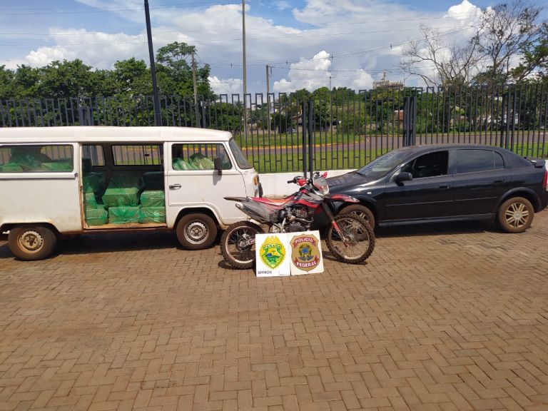Veículos com cigarros são interceptados no Lago de Itaipu por equipes do BPFron e da Polícia Federal