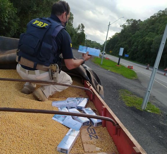 PRF apreende mais de R$ 2,6 milhões em cigarros contrabandeados; duas ações ocorreram na região Oeste