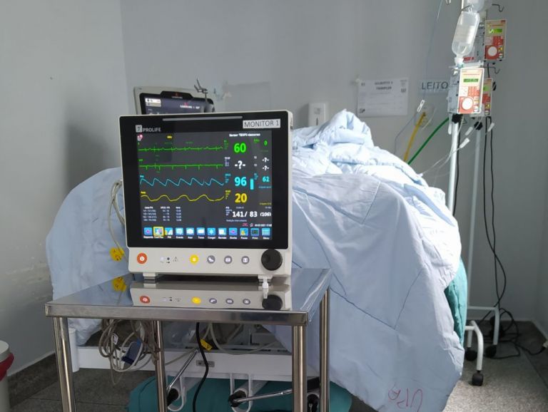 Brasil tem 11,6 milhões de casos e 284,7 mil mortes