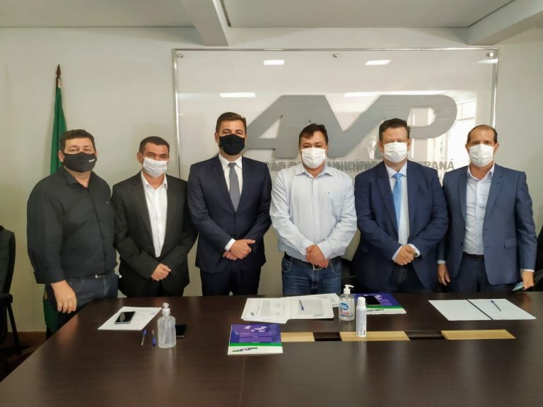 Júnior Weiller é eleito presidente da Associação dos Municípios do Paraná