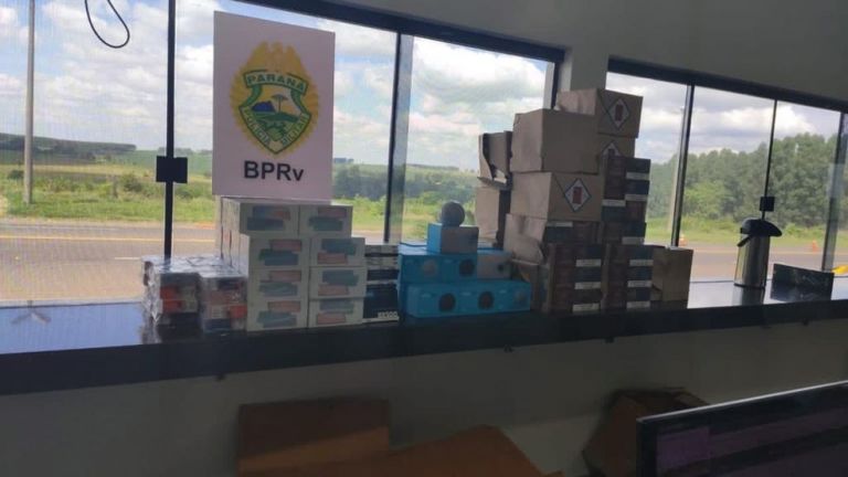 Polícia apreende carro com cigarros, celulares e equipamentos em Francisco Alves