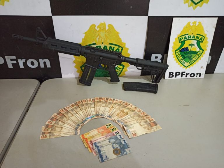 BPFron apreende fuzil e carregadores em ônibus na cidade de Guaíra