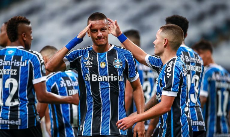 Gaúcho: com garotada em campo, Grêmio passa pelo Aimoré e segue 100%