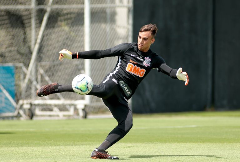 Surto de Covid-19 pode desfalcar Corinthians por até quatro jogos