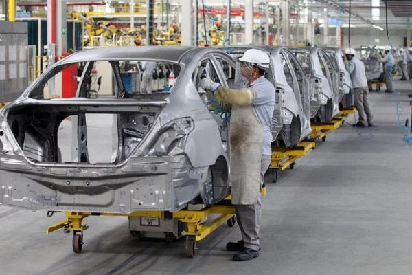 Com agravamento da pandemia, Nissan e Toyota suspendem atividades no Brasil