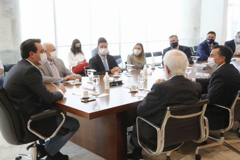 Governador se reúne com Poderes para discutir cenário da pandemia