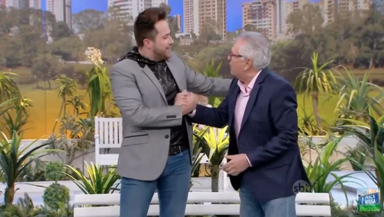 Humorista do programa “Praça é Nossa” morre por complicações da Covid-19