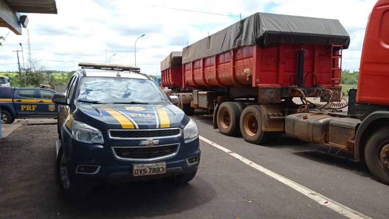 Dois semirreboques carregados de soja são apreendidos em Alto Paraíso