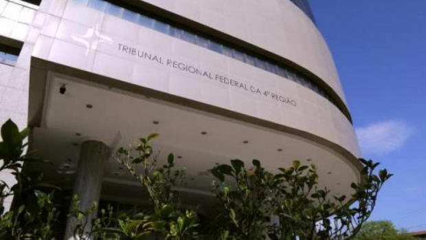 TRF4 decide que no Paraná garis não entram em grupo prioritário à vacina contra Covid