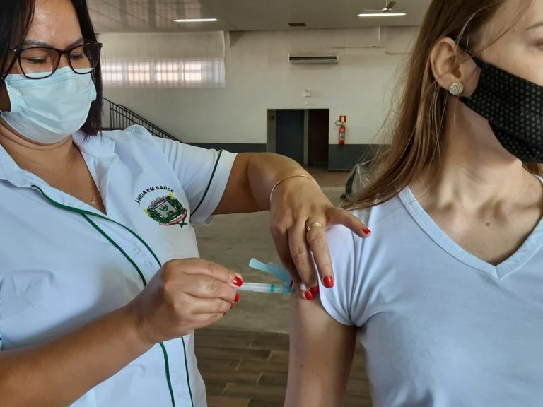 Profissionais da saúde devem tomar a segunda dose da vacina hoje em Marechal Rondon