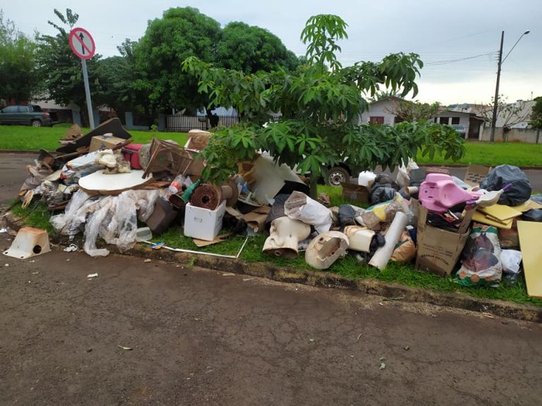 Mais de 50 cargas de rejeitos são recolhidas em arrastão na região do Bairro Marechal