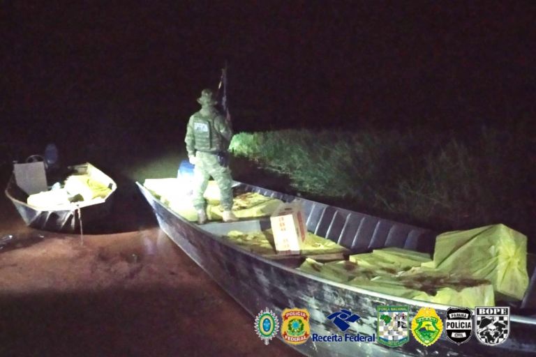 PF, BPFron e Bope apreendem duas embarcações carregadas com cigarros no Lago de Itaipu