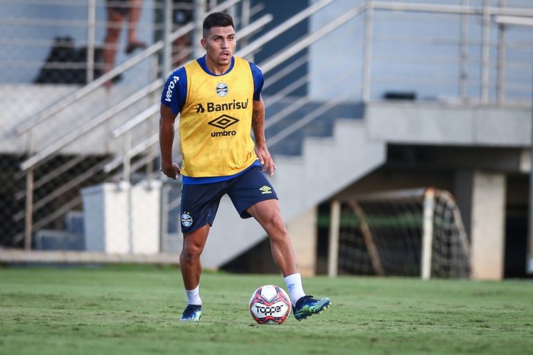Pinares fala em motivação extra para primeiro Gre-Nal como titular do Grêmio