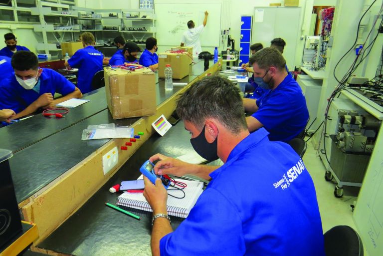 Senai Paraná oferece mais de 10 mil vagas gratuitas em cursos