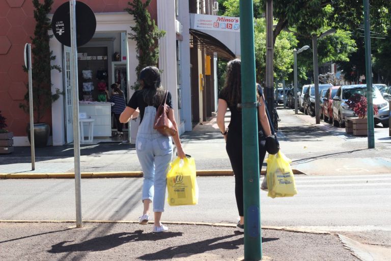 Acimacar consulta associados sobre horário especial do comércio para 2021/2022