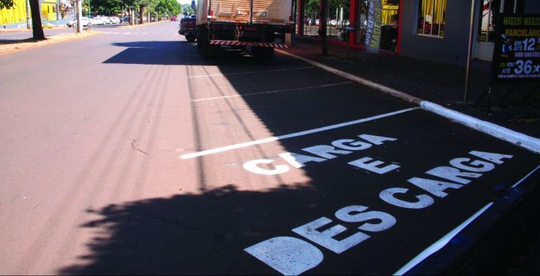 Quantidade de vagas de estacionamento demarcadas chama atenção em Marechal Rondon