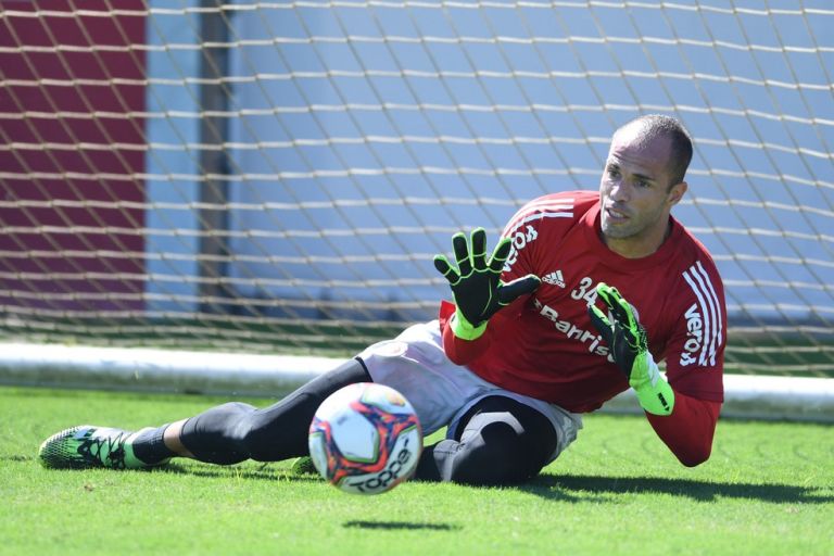 Marcelo Lomba retoma titularidade no gol do Inter para o clássico