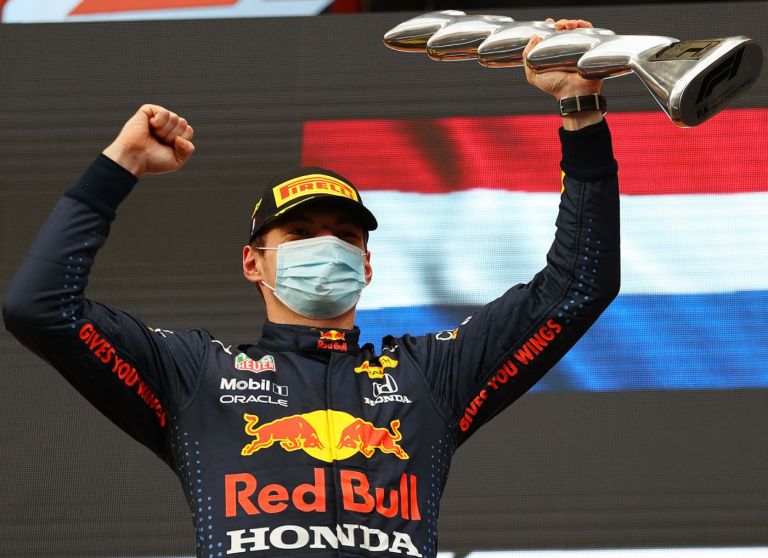Verstappen vence corrida maluca em Ímola