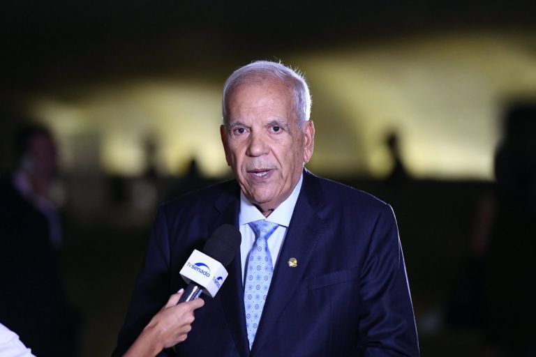 CAE aprova parecer de Oriovisto contra redução de impostos para armas