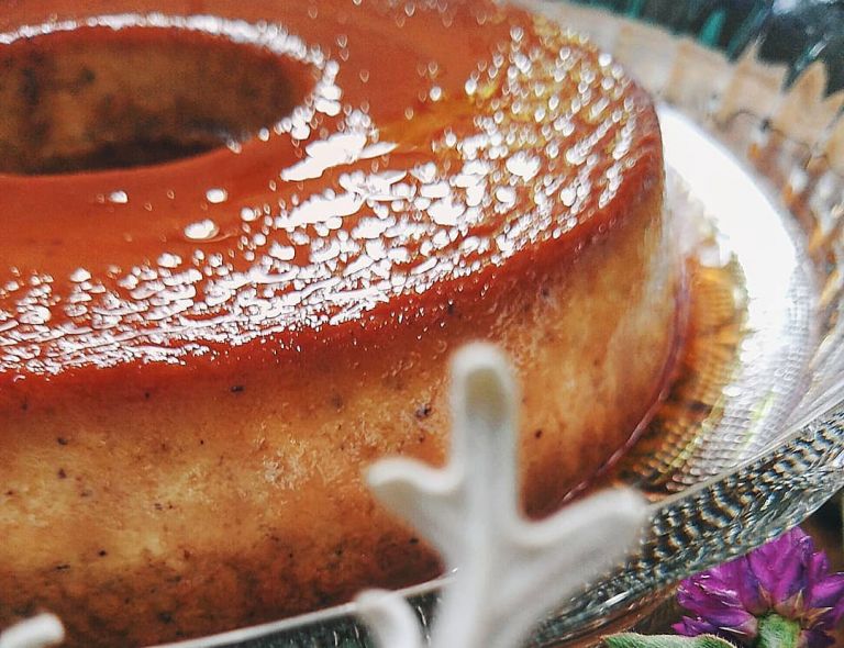 Pudim de pão e passas