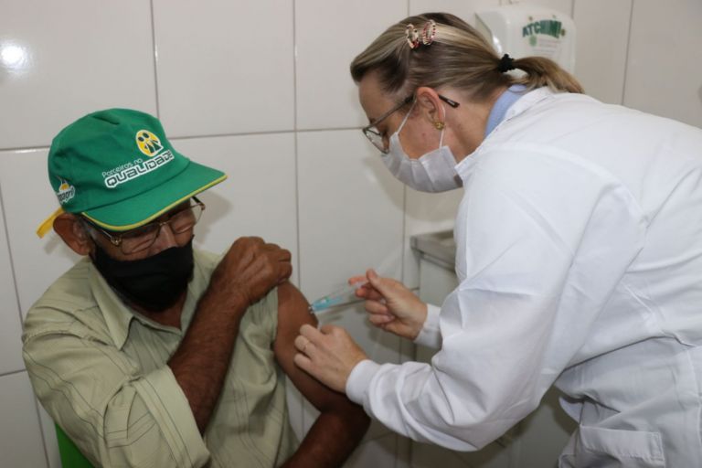 No Paraná, 89% da população idosa já tomou a primeira dose da vacina contra a Covid-19